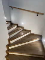  Bukoma schody z vinylu s bilou podstupnici Dub natur light
